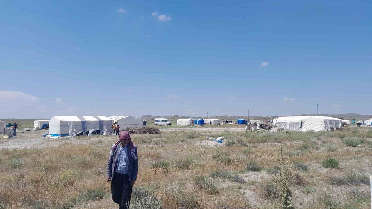 Karapınar’da mevsimlik tarım işçilerinin kaldığı çadır kentt