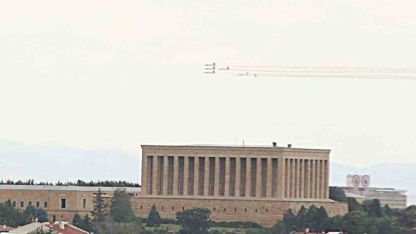 Türk Yıldızları’ndan Ankara semalarında prova uçuşu