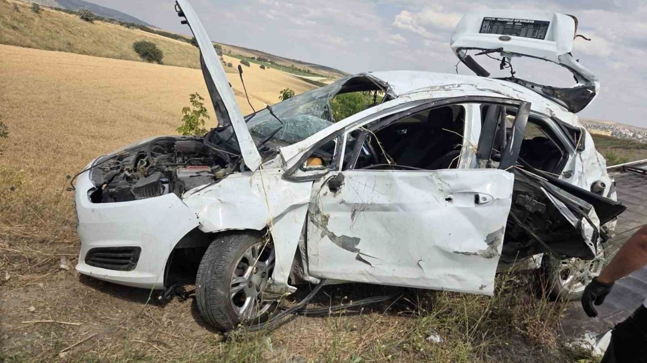Ankara’da otomobil şarampole yuvarlandı: 3 yaralı