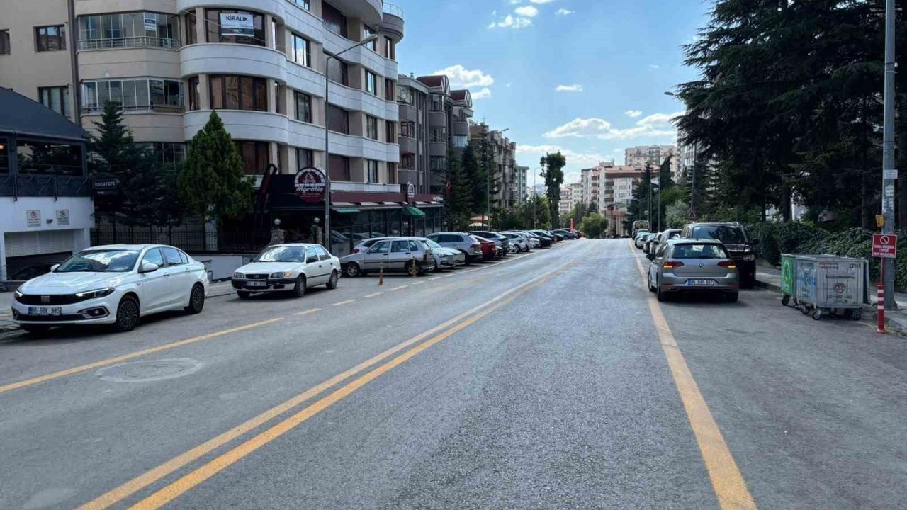 Aracının kontrolünü kaybeden sürücü 7 otomobile çarptı