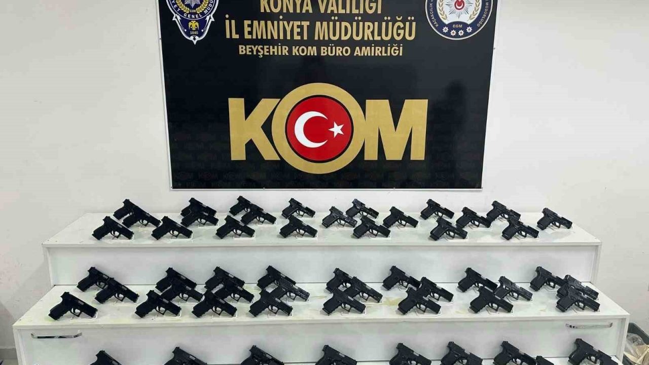 Durdurulan araçta 70 adet kaçak tabanca bulundu