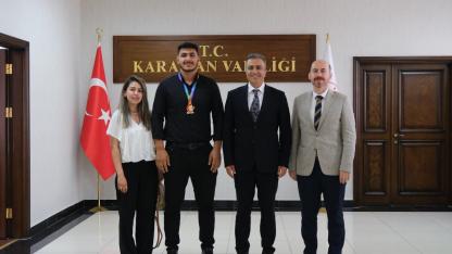 Karaman Valisi Hayrettin Çiçek Türkiye Şampiyonu güreşçiyi makamında ağırladı
