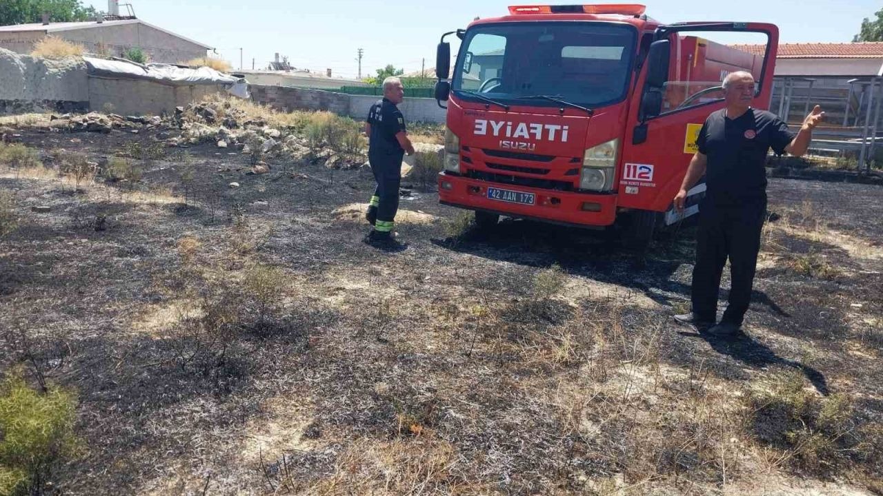 Karapınar’da ot yangını paniğe neden oldu