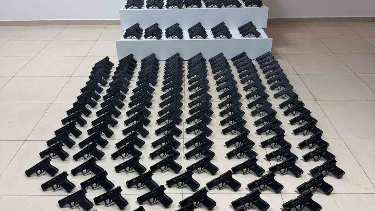 Konya’da polisten kaçakçılık operasyonu: 228 adet ruhsatsız tabanca ele geçirildi