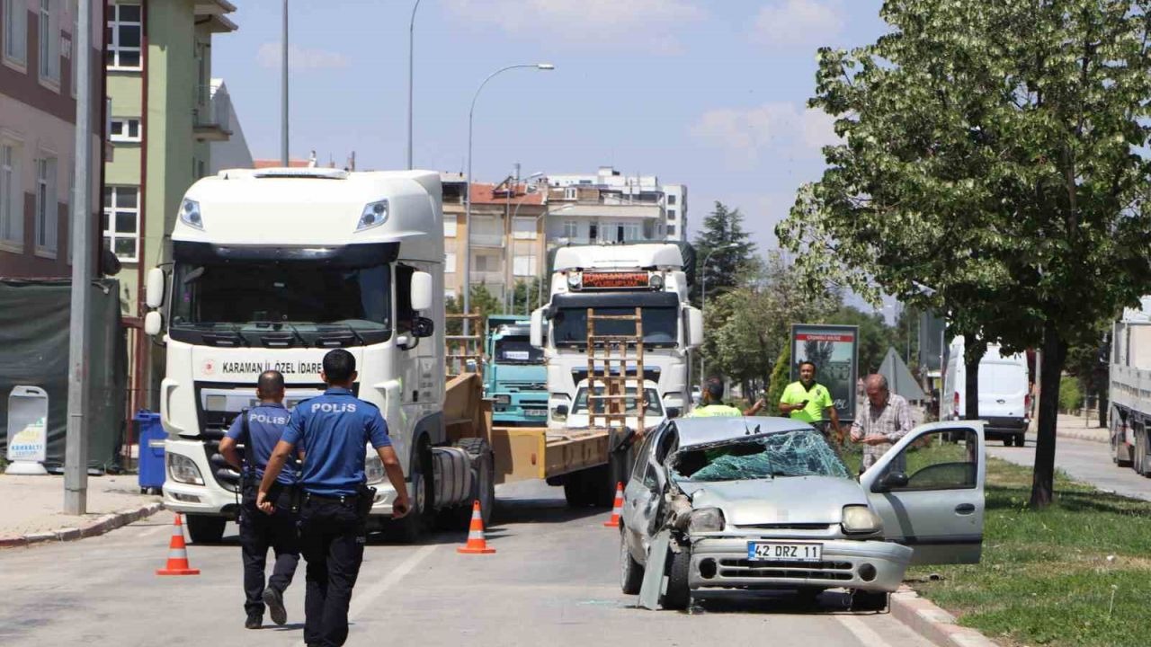 Otomobil tıra arkadan çarptı: 1’i ağır 3 yaralı
