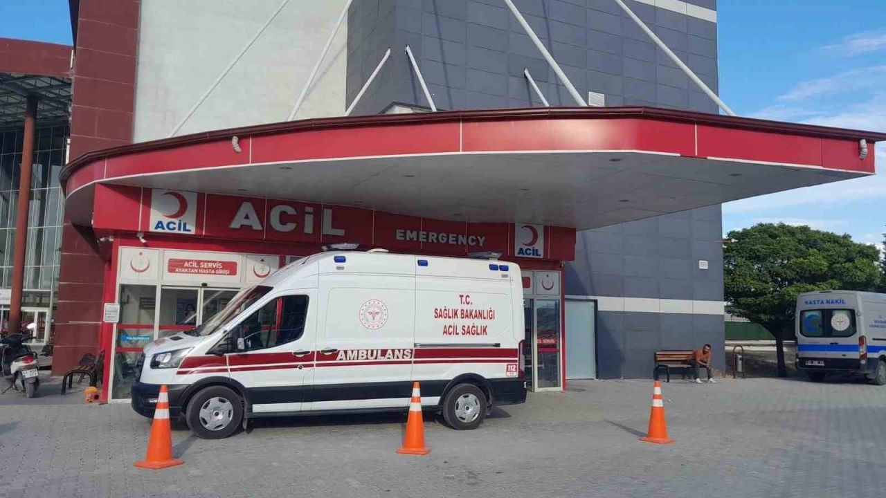 Yayaya çarpan motosiklete arkadan gelen motosiklet çarptı: 3 yaralı